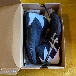 ASICS never worn size 6 wrestling shoes